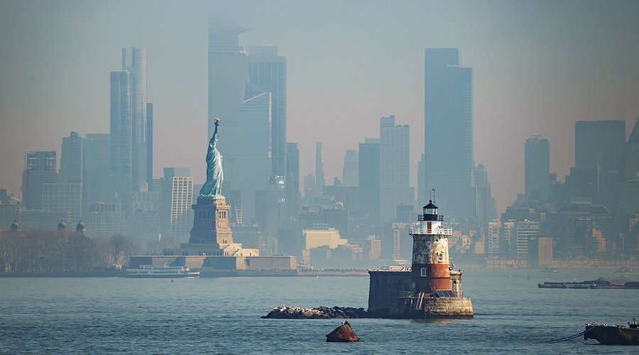 Panorama view of New York city with statue of liberty tomorrow morning at sunrise. View from Staten Island. (iStock)
