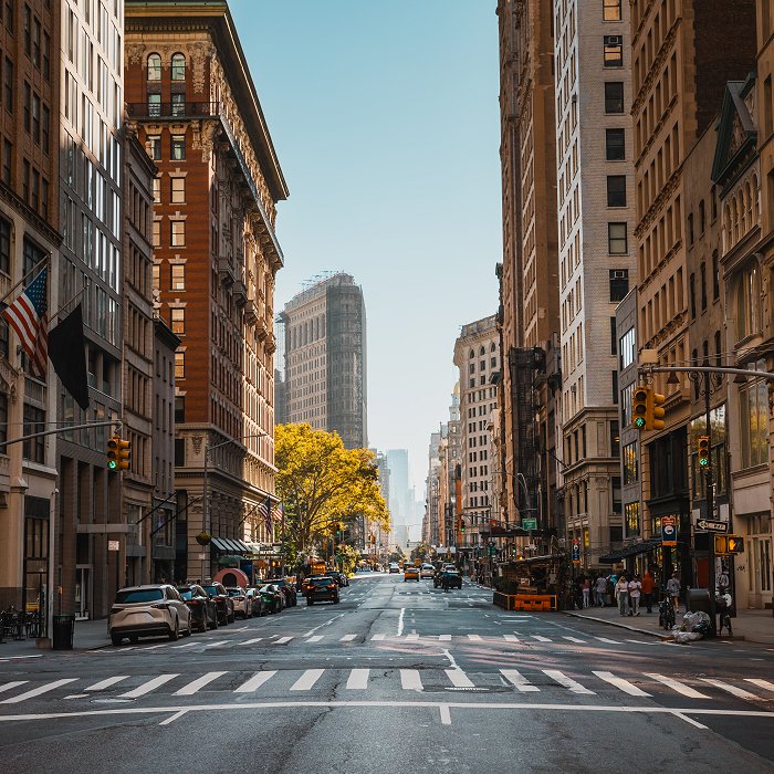 Crosswalk - New York street scene - USA (iStock)