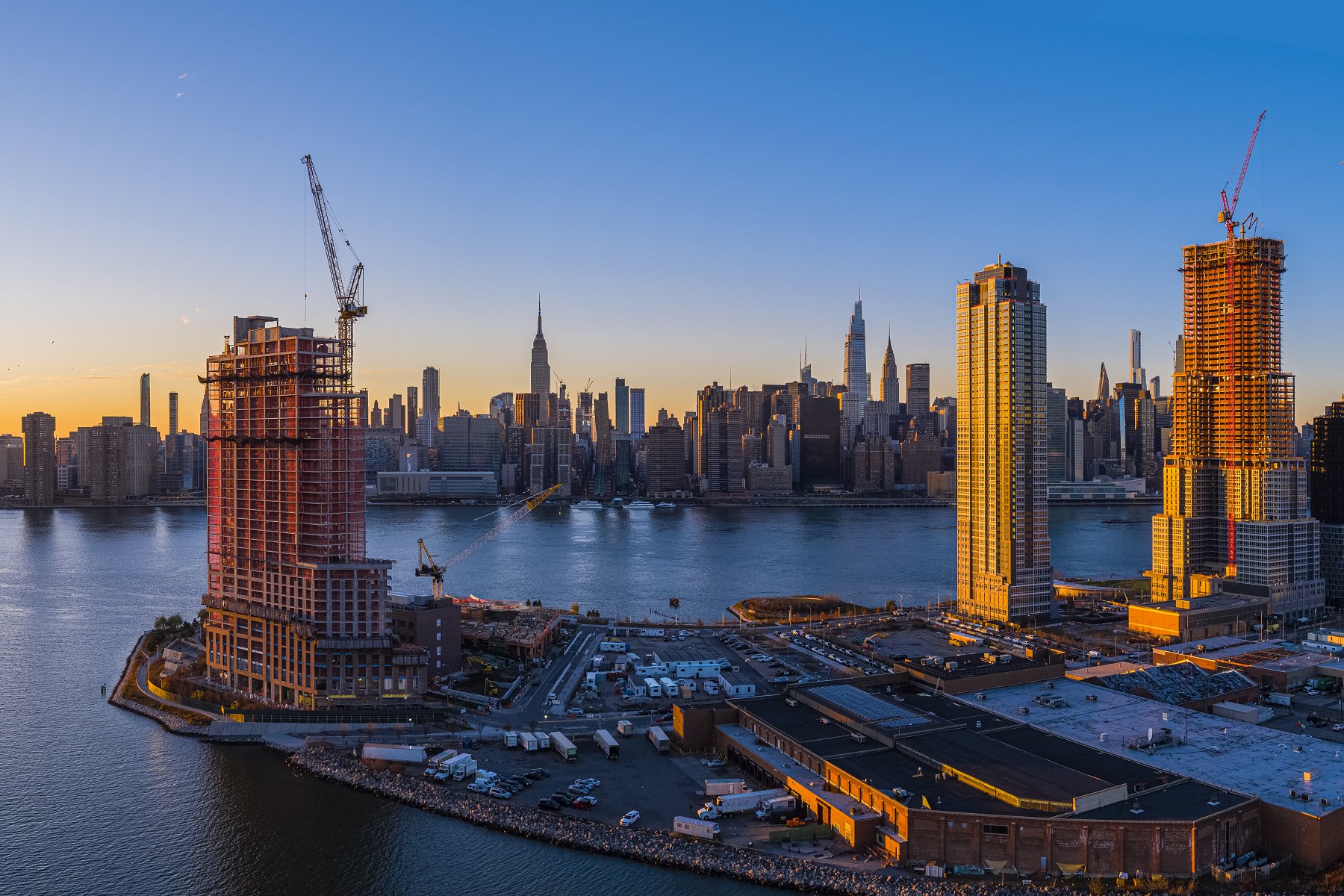 Construction in Brooklyn with view of Manhattan skyline in the background