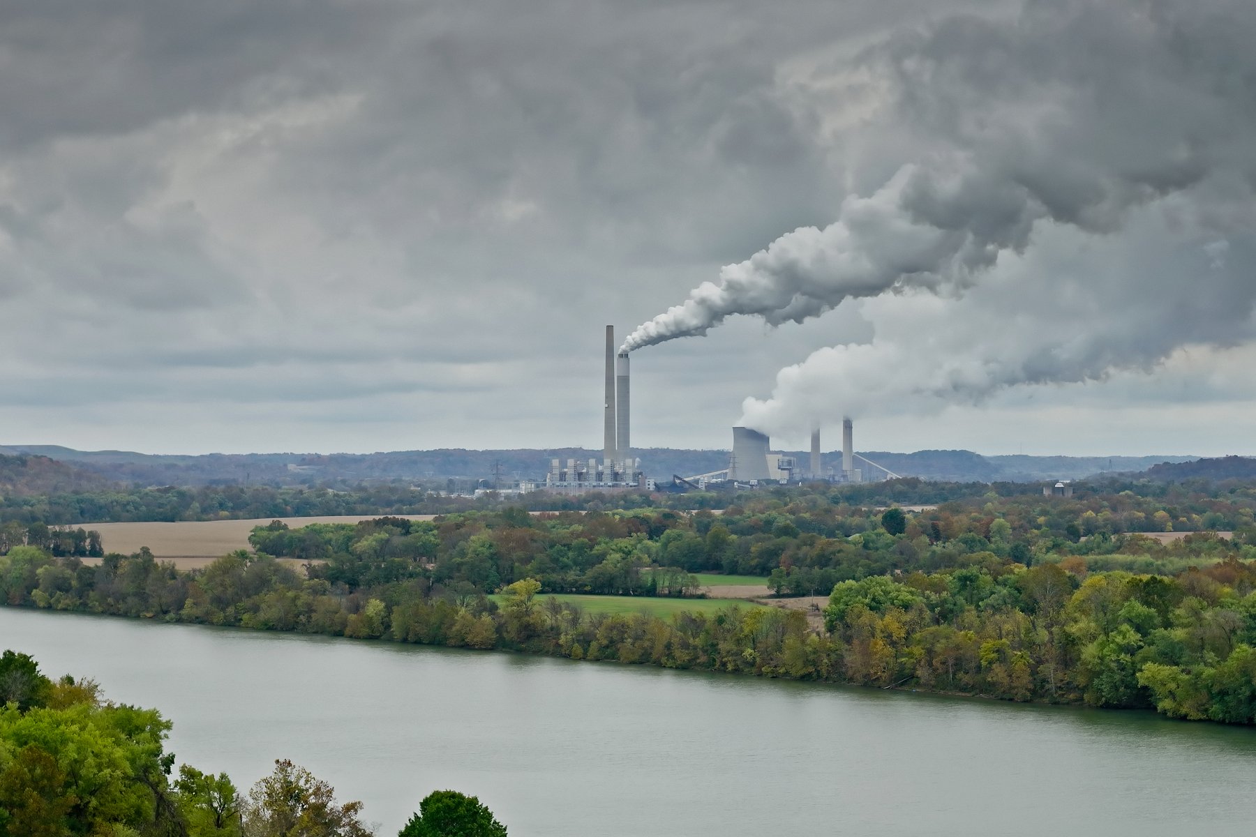 Powerplants emitting smoke near the Ohio River